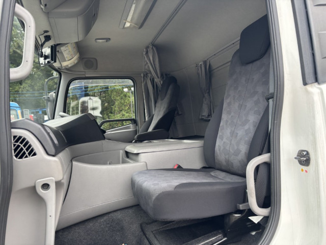 UDトラックス（日産） クオン 大型 冷凍冷蔵バン 2PG-CG5CA(95574) 38枚目