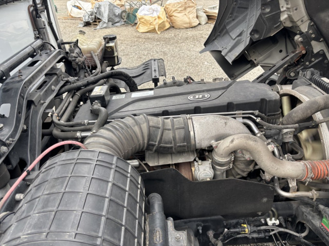 UDトラックス（日産） クオン 大型 冷凍冷蔵バン 2PG-CG5CA(95574) 41枚目