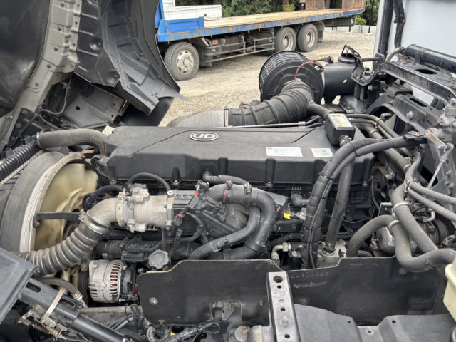 UDトラックス（日産） クオン 大型 冷凍冷蔵バン 2PG-CG5CA(95574) 42枚目