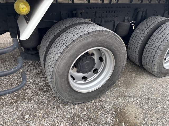 UDトラックス（日産） クオン 大型 冷凍冷蔵バン 2PG-CG5CA(95574) 44枚目