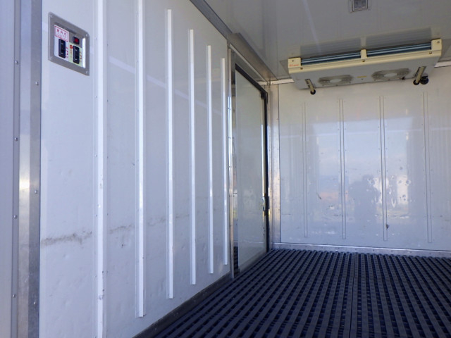 トヨタ ダイナ 小型 冷凍冷蔵バン TKG-XZU675(95616) 9枚目