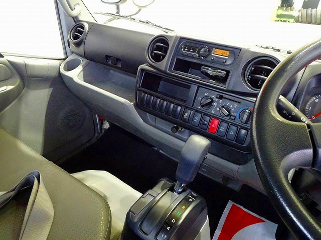 日野 デュトロ 小型 平ボディ TPG-XZU605M(95628) 9枚目