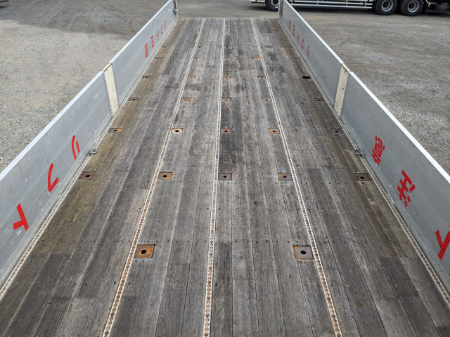 UDトラックス（日産） クオン 大型 平ボディ QPG-CD5ZA(95688) 17枚目