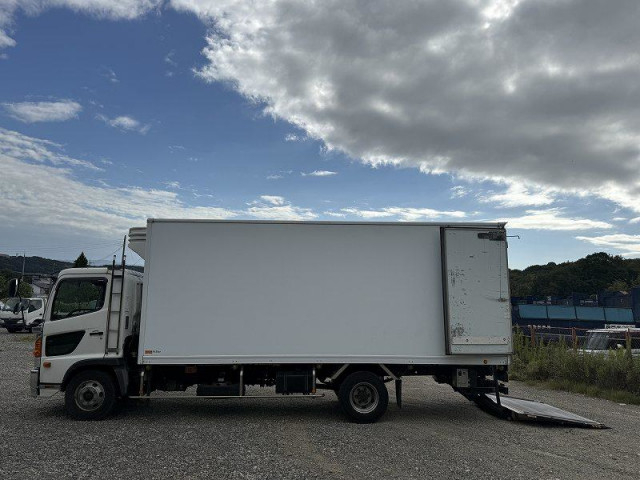 日野 レンジャー 中型 冷凍冷蔵バン TKG-FC9JJAA(95692) 14枚目