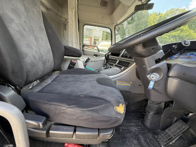 UDトラックス（日産） クオン 大型 トラクタ（シングル） QPG-GK5XAB(95699) 10枚目