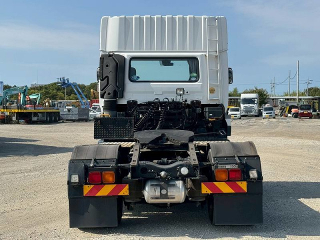 UDトラックス（日産） クオン 大型 トラクタ（シングル） QKG-GK6XAB(95706) 3枚目