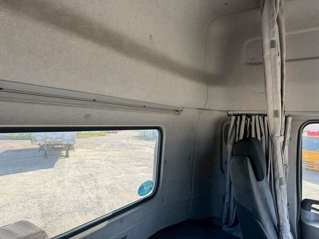 UDトラックス（日産） クオン 大型 トラクタ（シングル） QKG-GK6XAB(95706) 9枚目