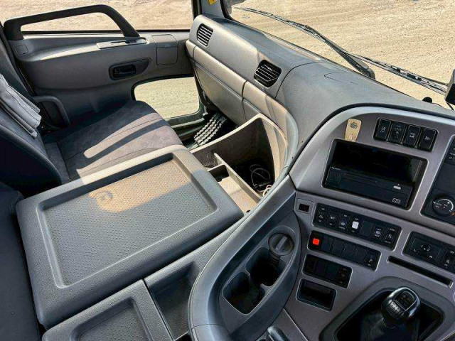 UDトラックス（日産） クオン 大型 トラクタ（シングル） QKG-GK6XAB(95706) 11枚目