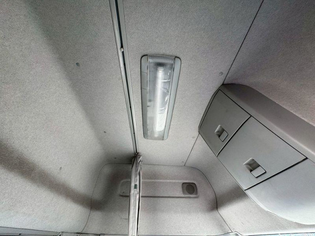 UDトラックス（日産） クオン 大型 トラクタ（シングル） QKG-GK6XAB(95706) 12枚目