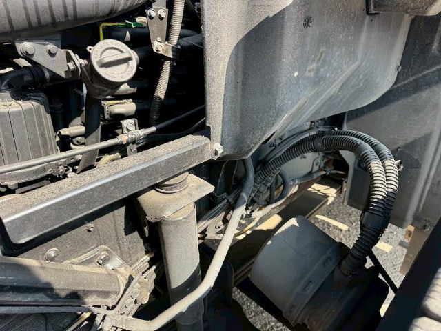 UDトラックス（日産） クオン 大型 トラクタ（シングル） QKG-GK6XAB(95706) 33枚目