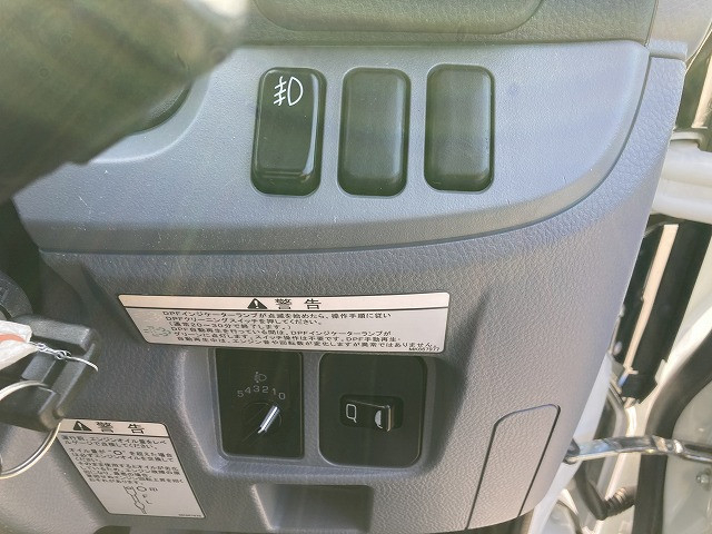 三菱ふそう キャンター 小型 冷凍冷蔵バン TKG-FBA50(95718) 37枚目