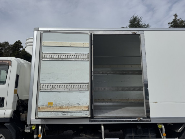 いすゞ フォワード 中型 冷凍冷蔵バン TKG-FRR90S2(95743) 8枚目