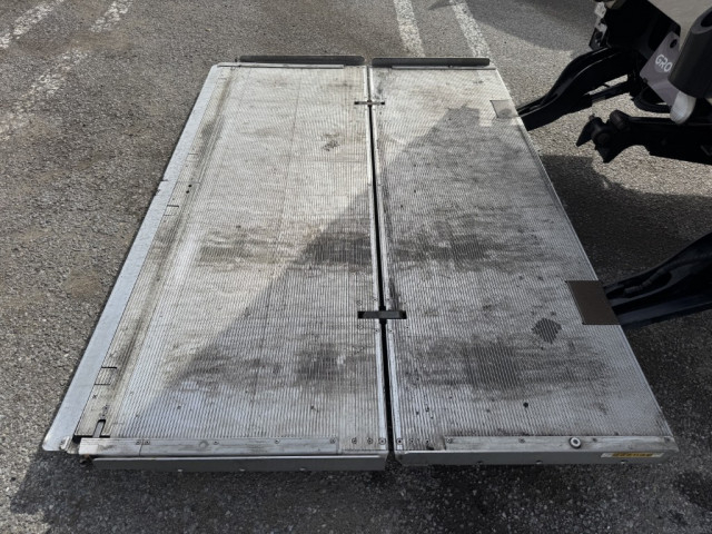 いすゞ フォワード 中型 冷凍冷蔵バン TKG-FRR90S2(95743) 12枚目