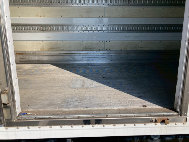 いすゞ フォワード 中型 冷凍冷蔵バン TKG-FRR90S2(95744) 9枚目