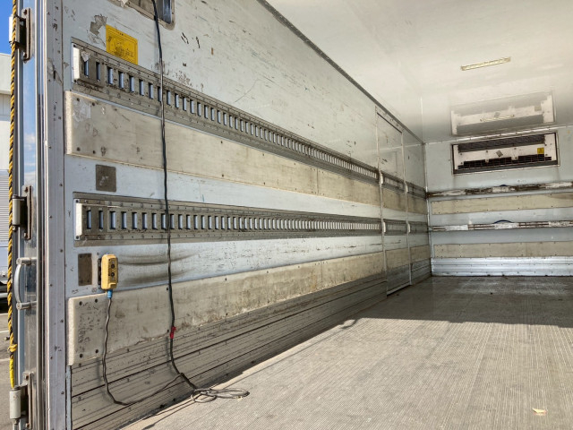 いすゞ フォワード 中型 冷凍冷蔵バン TKG-FRR90S2(95744) 16枚目