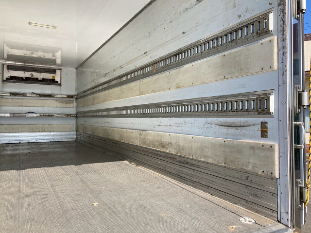 いすゞ フォワード 中型 冷凍冷蔵バン TKG-FRR90S2(95744) 17枚目