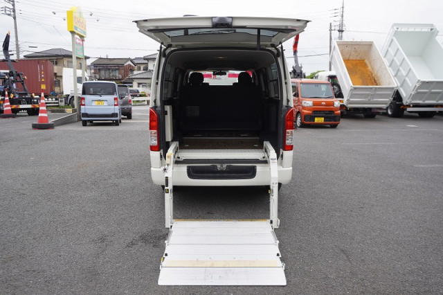 トヨタ ハイエース 小型 ライトバン CBF-TRH200V(95153) 15枚目