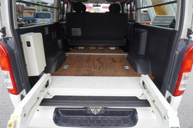トヨタ ハイエース 小型 ライトバン CBF-TRH200V(95153) 16枚目