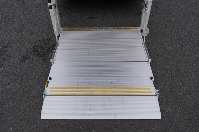 トヨタ ハイエース 小型 ライトバン CBF-TRH200V(95153) 19枚目