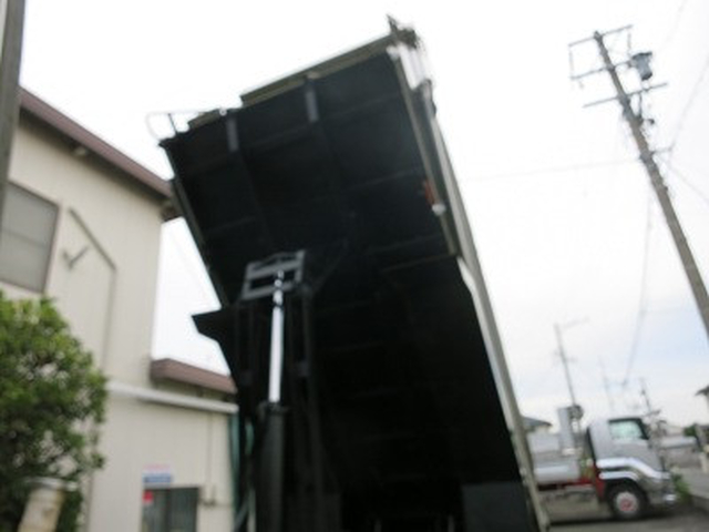 いすゞ ギガ 大型 土砂ダンプ QKG-CXZ77AT(95760) 11枚目