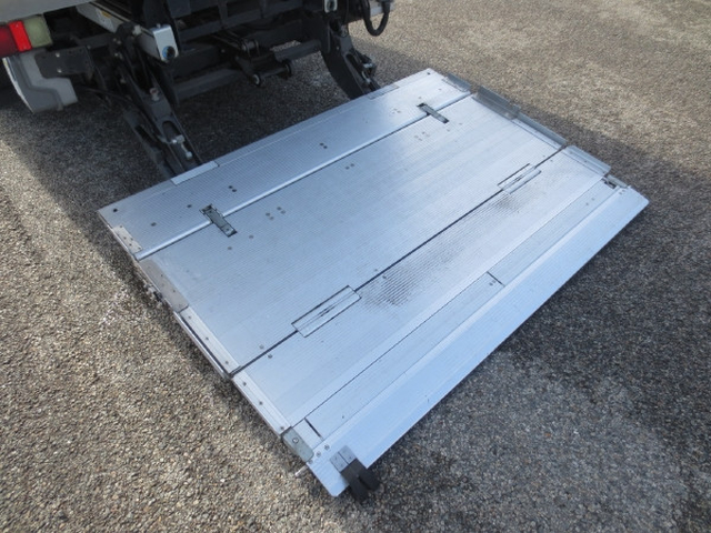 三菱ふそう キャンター 小型 冷凍冷蔵バン TKG-FEB50(95795) 12枚目