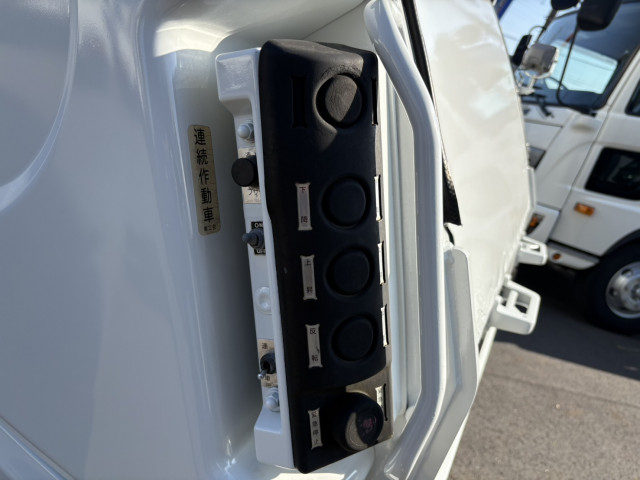 いすゞ エルフ 小型 塵芥車（プレス式） TKG-NMR85AN(95797) 15枚目