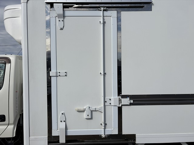 トヨタ ダイナ 小型 冷凍冷蔵バン 2RG-XZC605(95798) 8枚目