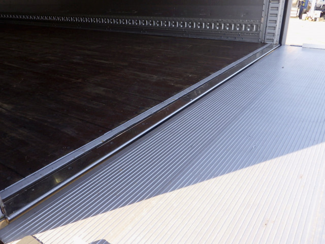 いすゞ フォワード 小型 アルミウィング 2RG-FRR90T2(95802) 11枚目