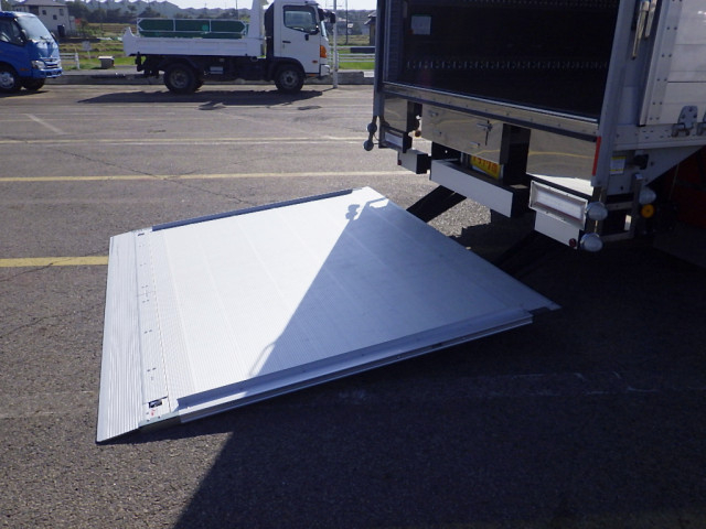 いすゞ フォワード 小型 アルミウィング 2RG-FRR90T2(95802) 12枚目