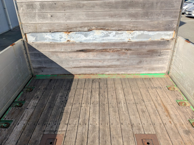 いすゞ ギガ 大型 平ボディ QKG-CYJ77A(95803) 20枚目