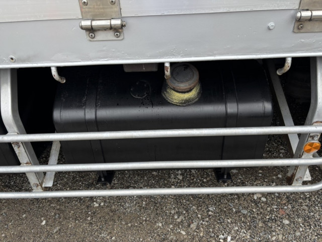 いすゞ ギガ 大型 平ボディ QKG-CYJ77A(95804) 19枚目