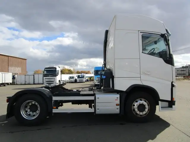 ボルボ 小型 トラクタ（シングル） 2DG-KA2TEA2(95901) 4枚目