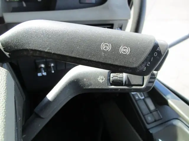 ボルボ 小型 トラクタ（シングル） 2DG-KA2TEA2(95901) 32枚目