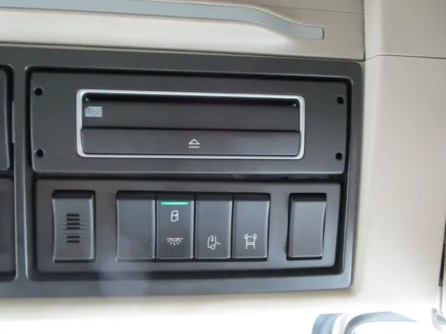 ボルボ 小型 トラクタ（シングル） 2DG-KA2TEA2(95901) 39枚目