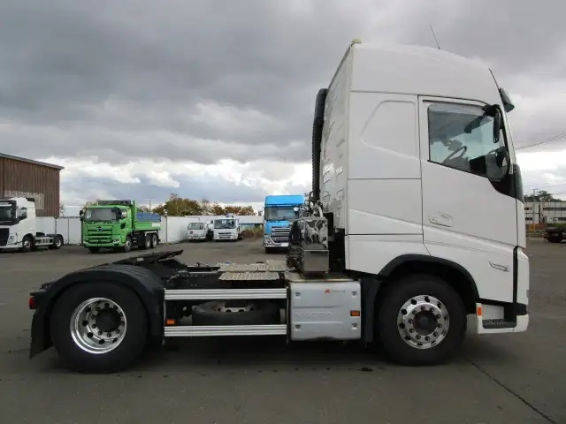 ボルボ 小型 トラクタ（シングル） 2KG-4K2TEA1(95903) 4枚目