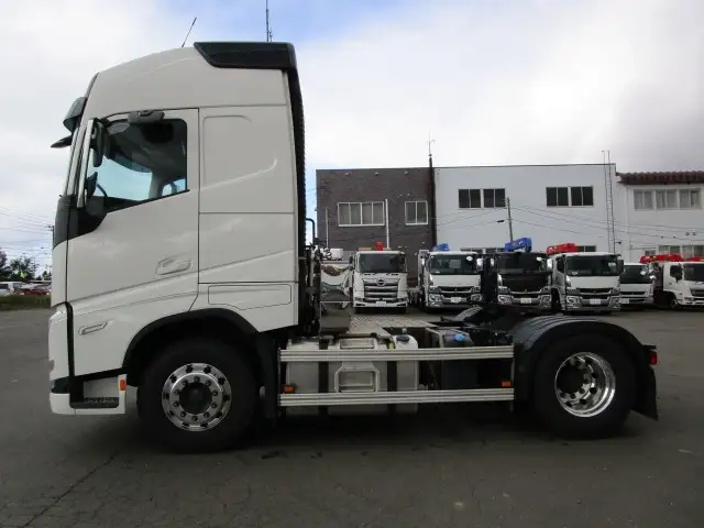 ボルボ 小型 トラクタ（シングル） 2KG-4K2TEA1(95903) 8枚目