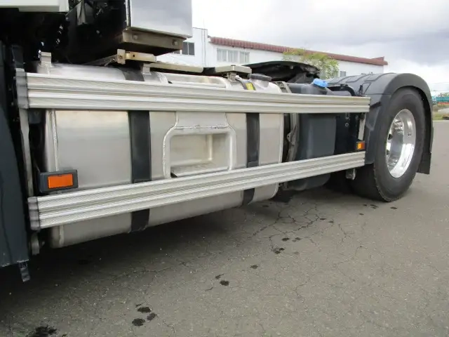 ボルボ 小型 トラクタ（シングル） 2KG-4K2TEA1(95903) 9枚目