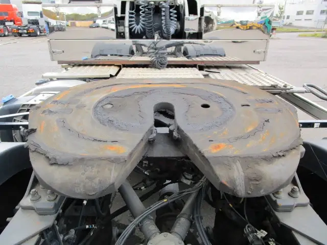 ボルボ 小型 トラクタ（シングル） 2KG-4K2TEA1(95903) 11枚目