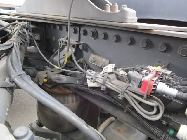 ボルボ 小型 トラクタ（シングル） 2KG-4K2TEA1(95903) 15枚目