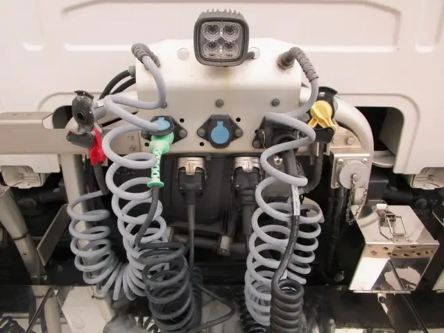 ボルボ 小型 トラクタ（シングル） 2KG-4K2TEA1(95903) 22枚目