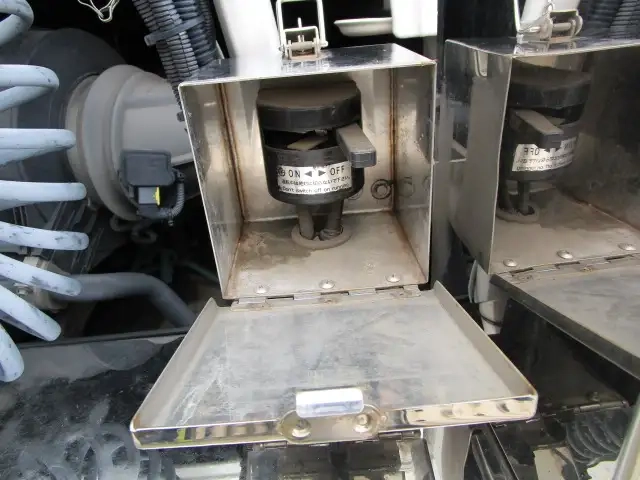 ボルボ 小型 トラクタ（シングル） 2KG-4K2TEA1(95903) 23枚目