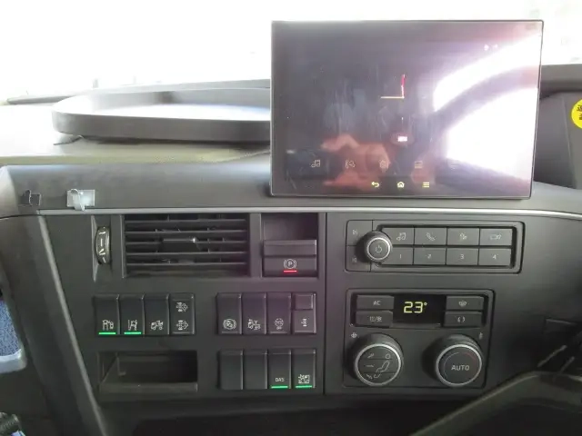 ボルボ 小型 トラクタ（シングル） 2KG-4K2TEA1(95903) 33枚目