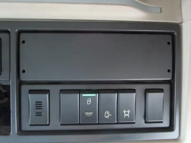 ボルボ 小型 トラクタ（シングル） 2KG-4K2TEA1(95903) 37枚目