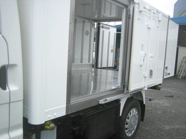 マツダ ボンゴ 小型 冷凍冷蔵バン DBF-SLP2T(95946) 8枚目
