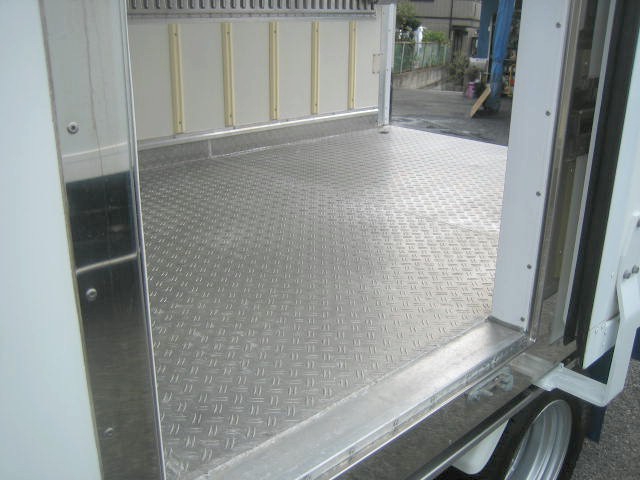 いすゞ エルフ 小型 冷凍冷蔵バン TPG-NLR85AN(95952) 9枚目