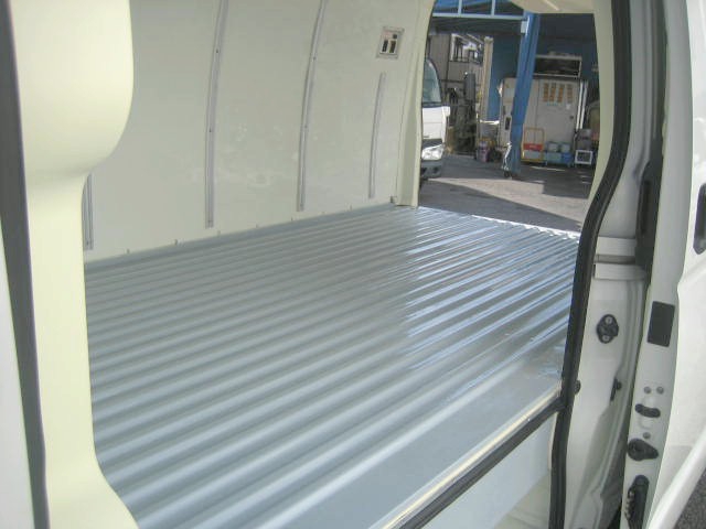 トヨタ ハイエース 小型 冷凍冷蔵バン CBF-TRH200V(95958) 9枚目