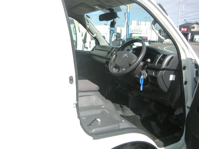 トヨタ ハイエース 小型 冷凍冷蔵バン CBF-TRH200V(95958) 14枚目