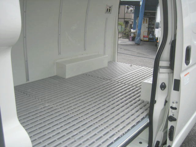 トヨタ ハイエース 小型 冷凍冷蔵バン QDF-KDH201V(95973) 10枚目