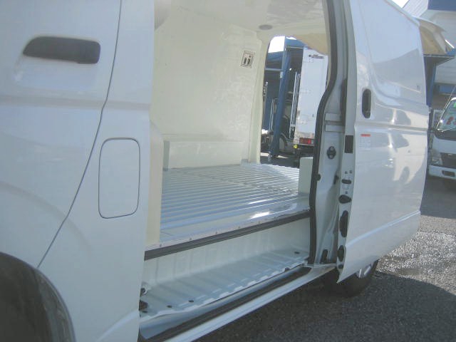 トヨタ ハイエース 小型 冷凍冷蔵バン QDF-KDFH201V(95975) 9枚目