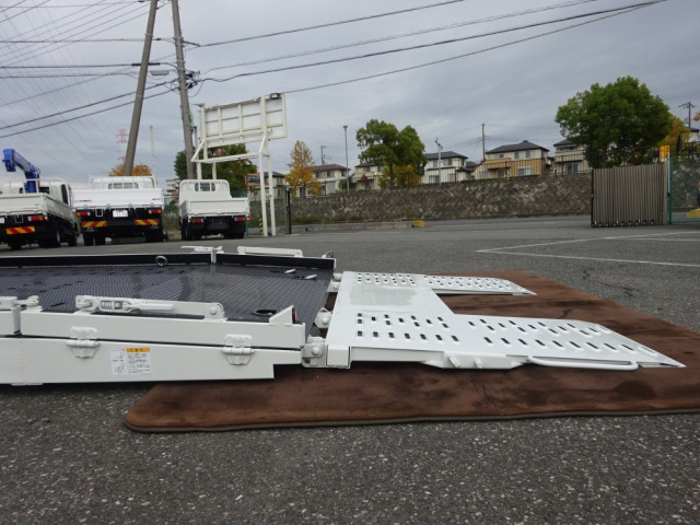 三菱ふそう キャンター 小型 車載専用車 2PG-FEB80(96043) 15枚目